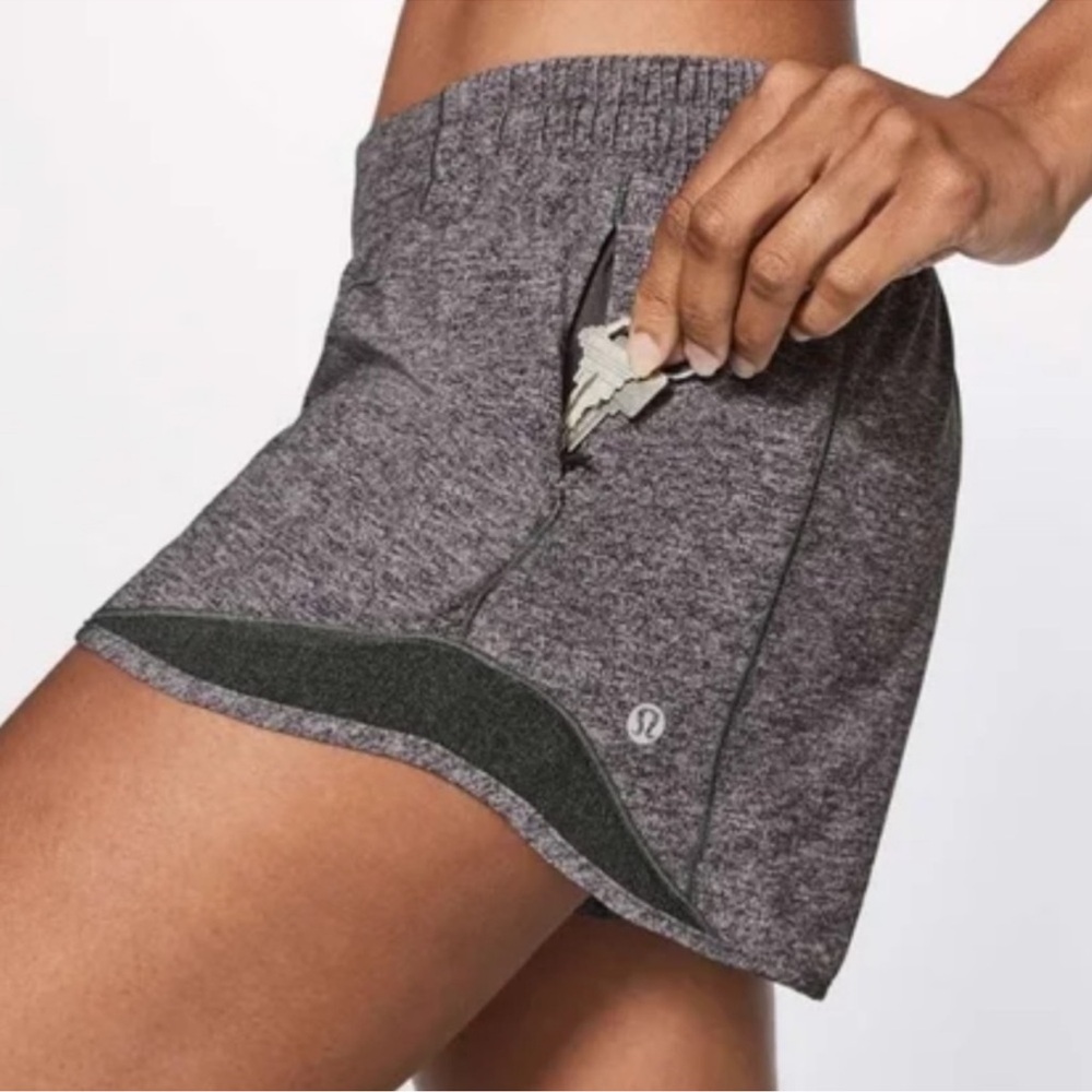 Lululemon Women’s Hotty‎ Hot Heathered Gray Black Lux Multi Shorts Size 2